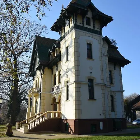 Lujza Guest house *